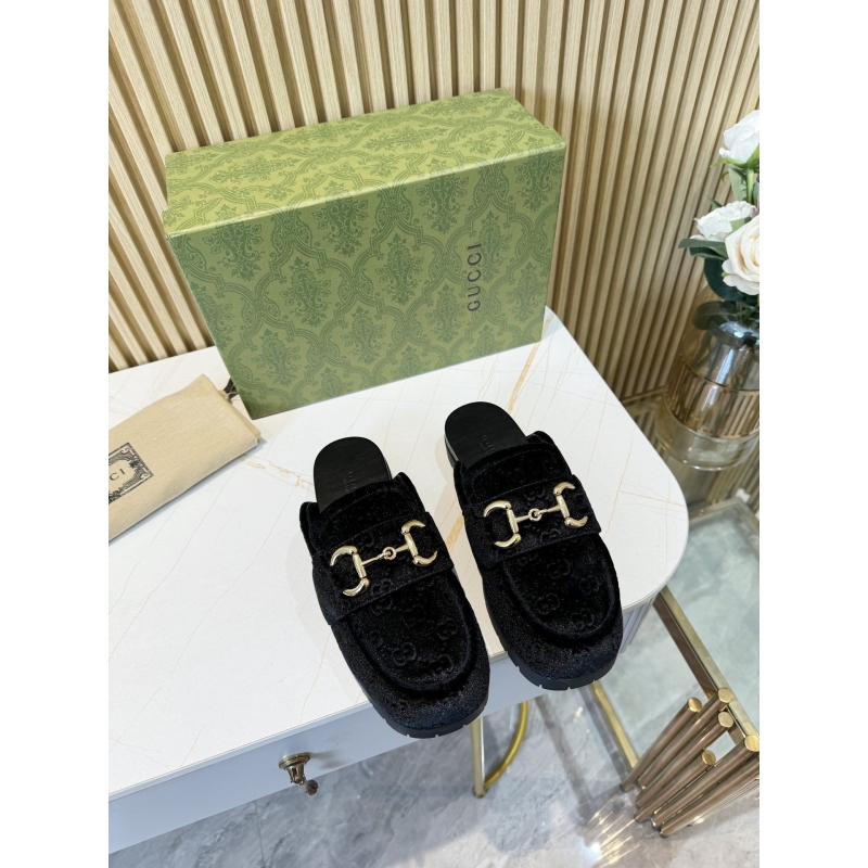 G*u*i slippers